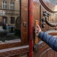 Дверь, рука, Львов, любовь.. :: Сергей Волков