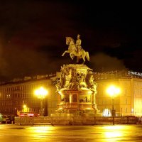 Памятник Николаю I в ночи. :: Владимир Гилясев