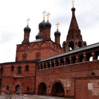 Успенская  церковь Крутицкого подворья :: Владимир Болдырев