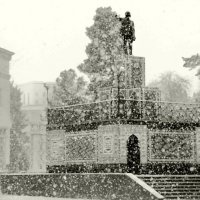Снег в Ашхабаде :: Григорий Карамянц