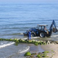 Купание "железного коня". :: Людмила Жданова