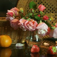 Фруктово-ягодный  натюрморт с розами :: Irina Rübhagen 