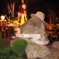 Анапа. Памятник белой шляпе. :: Леонид Марголис