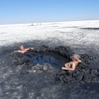 Грязевое купание на озере Эльтон . :: Владимир Чижиков 