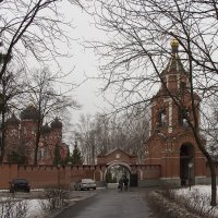 ворота и колокольня Крестовоздвиженского монастыря :: Игорь Егоров