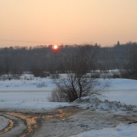 За рекой, за лесом солнышко садится.... :: Галина Медведева