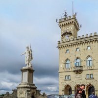 Сан-Марино. Статуя Свободы перед дворцом правительства. :: Лейла Новикова