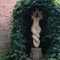 Скульптура в саду поместья Лонглит :: Natalia Harries