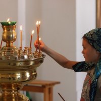 Поставить свечку в храме :: Андрей Чазов