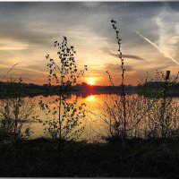Восход на озере :: Олег Каплун