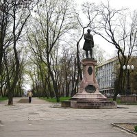 Памятник М.В.Ломоносову, Днепр. :: Александр Бурилов