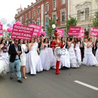 Невесты на демонстрации. :: Леонид Марголис