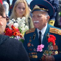 На встречу ветеранов с правнучкой :: Ростислав 
