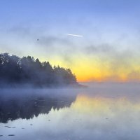 Рассвет на озере :: Валерий Талашов