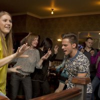 Слиться в танце в Jerr's pub :: Юля Стаброва