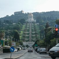 Подъезжаем к бахайским садам... :: Владимир Сквирский