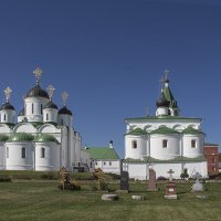 Спасо Преображенский собор, и справа трапезная церковь Рождества Богородицы :: Игорь Егоров