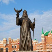 Памятник Святейшему Патриарху Московскому и всея Руси Алексию II :: Лариса 