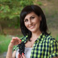 Дама с виноградом :: Ева Олерских