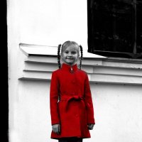 Девочка в красном пальто :: Сергей Тейхриб