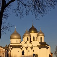 София Новгородская в лучах закатного солнца :: Алексей Корнеев