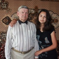 дедушка с внучкой :: Сергей Кочнев