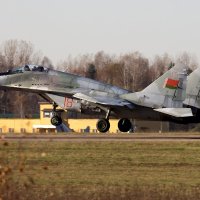 28 октября 2014 года. Посадка МиГ-29 № 18. Барановичи (UMMA) :: Сергей Коньков