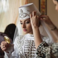 сборы невесты... :: Батик Табуев