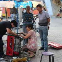 Харбин, улицы города, ремонт генератора :: Сергей Смоляр