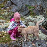 Девочка и кот. Встреча в лесу. :: Алиса Колпакова