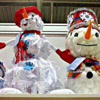 На выставке креативных снеговиков :: Нина Бутко