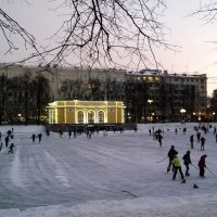 Каток на Патриарших... :: Николай Дони