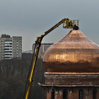 Установка купола на Храм Алексея Мечёва (4) :: Юрий 