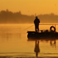 Рыбак в тумане.. :: евгения 