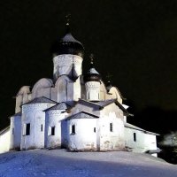 Церковь Василия на Горке во Пскове зимним вечером :: Leonid Tabakov