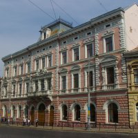 Административное  здание  в  Черновцах :: Андрей  Васильевич Коляскин