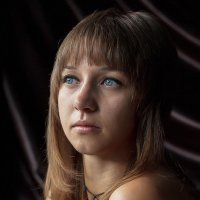 Олюшка, портрет с естественным светом :: Алина Репко