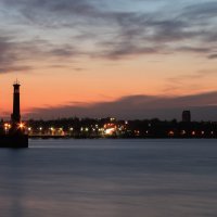 Закат в городе - Запорожский маяк. :: Елена 