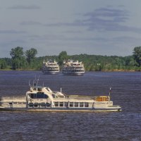 На Каме теплоходы и теплоходик :: Владимир Максимов