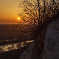 Апрельское утро на меловых горах. :: Юрий Клишин