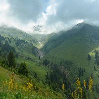 горы  Алматинские :: Горный турист Иван Иванов