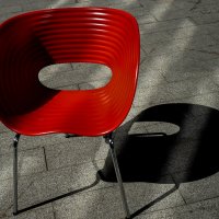 Красный  стул для красной шапочки... :: Людмила Синицына