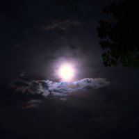Луна и облако :: Валерий Лазарев