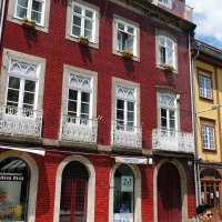 Старый город. В Португалии много домов облицованых плиткой "азулежу". :: Ольга Васильева