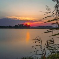 Рассвет над озером :: Андрей Кузнецов
