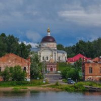Церковь на берегу Волги :: Сергей Тагиров