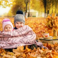 Осень в парке. Детки - конфетки :: Tatsiana Latushko