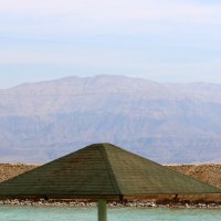 на противоположном берегу Мертвого моря видны горы в Иордании :: vasya-starik Старик