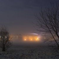 На город ночной опускался туман... :: Александр 