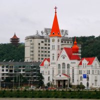 Христианский храм в Чжанцзяцзе. :: Николай Карандашев